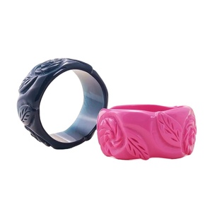 Fashionable Romantic Flower Pattern Carved Resin <b>Bangles</b> <b>Bracelets</b> Pink and Blue Handmade Acrylic Unisex Jewelry Gifts Parties - Product Image 1