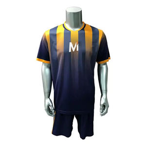 Ensemble d'uniformes de football personnalisés OEM, imprimés, grandes tailles, respirants, protection UV, évacuation de l'humidité, 100 % polyester, vente en gros - Product Image 6