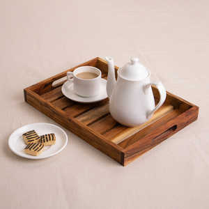 Bandeja de madera de acabado liso hecha de madera maciza con construcción de listones y asas para presentar té, café y bocadillos. - Product Image 4