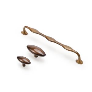 Poignées en laiton authentiques pour tiroirs de cuisine, quincaillerie de meubles avec une finition artisanale et des performances durables - Product Image 2