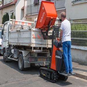 Volquete compacto sobre orugas Kubota, duradero y capaz de manejar pendientes pronunciadas y terrenos irregulares para construcción y paisajismo. - Product Image 5