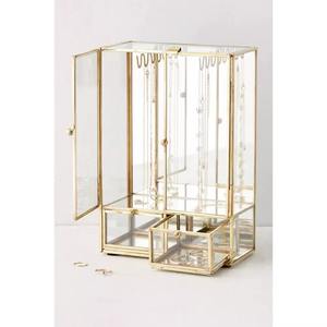 Un présentoir à bijoux élégant et imposant apporte harmonie à votre collection et ajoute une touche de brillance raffinée. - Product Image 3