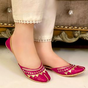 Chaussures traditionnelles faites à la main pour filles, Khussa respirantes, Jutti Punjabi, sandales ethniques, Juti de mariage Multani, style pantoufle en maille pour l'hiver - Product Image 4