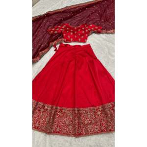 Lehenga Choli de Satén con Cintura Natural y Corte en A, para Fiestas, con Detalles de Zari y Lentejuelas, con Top Corto, Elemento de Moda - Product Image 3