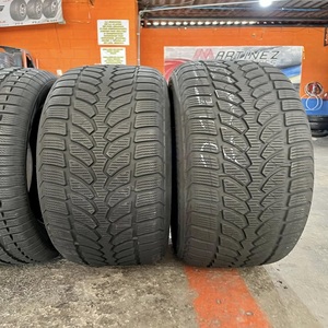 ยางพรีเมียมขนาด 225/55/16 สำหรับรถยนต์นั่งส่วนบุคคล ให้การยึดเกาะถนนที่เชื่อถือได้ การควบคุมที่มั่นคง อายุการใช้งานดอกยางยาว และการขับขี่ที่สะดวกสบาย - Product Image 1
