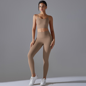 Ensemble de yoga pour le fitness, le sport et l'entraînement en salle de sport, avec haut à motif uni et logo frontal, et ensemble de vêtements de sport pour la gym et le fitness, ensemble de yoga - Product Image 1