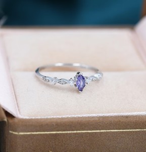 Bague en argent sterling avec améthyste violette et zircon cubique, style vintage, bague marquise délicate en améthyste - Product Image 4