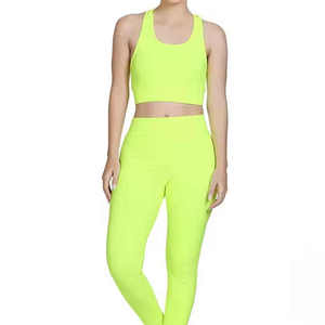 Ensemble de yoga 2 pièces pour femme : haut de sport à col halter et short taille haute, respirant et extensible, idéal pour la gym, le fitness, la course et l'entraînement - Product Image 1