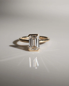 Bague en moissanite taille émeraude pour femme, alliance torsadée, bague de fiançailles solitaire, or blanc 14K/18K, bijoux minimalistes de luxe - Product Image 3
