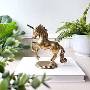 Sculpture de licorne en laiton design, pièce décorative pour la salle d'étude et une décoration contemporaine élégante - Product Image 6