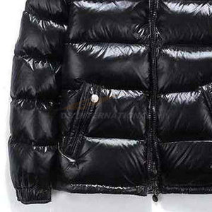 Chaqueta Acolchada Negra Unisex con Capucha, Estilo Casual de Invierno, Corte Regular Ajustado, Cierre de Cremallera, Relleno de Poliéster, Resistente al Viento, con Letras en la Parte Delantera - Product Image 4