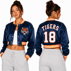 Veste en satin style baseball personnalisée pour femme, avec broderie sur le devant, écusson d'équipe, nom et numéro au dos, uniforme de club, marque privée - Product Image 3