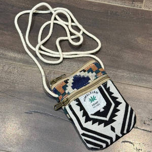 Elegante Bolso Bandolera de Yute para Mujer, Hecho a Mano, Ecológico, con Diseño Moderno - Product Image 4