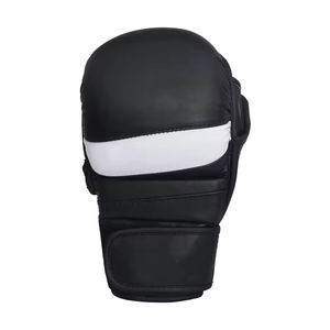 Gants de combat MMA à demi-doigts avec logo personnalisé, pour grappling, kickboxing, entraînement et sparring, fabriqués au Pakistan - Product Image 2