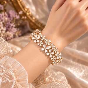 Pulsera Elegante de Trébol de Cuatro Hojas al por Mayor, Paquete de Brazaletes Románticos Franceses Dulces con Esmalte Blanco y Cadena de Eslabones Metálicos, Joyería - Product Image 2