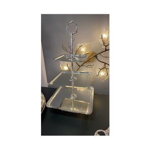 Support à gâteau à plusieurs niveaux en aluminium doré - Product Image 1