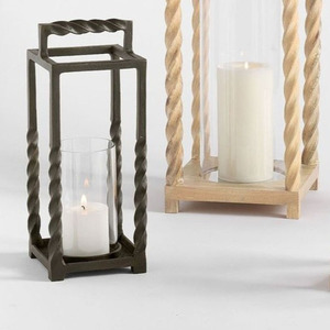 Ensemble de porte-bougies en métal et bois avec des poignées torsadées de style lanterne et des cylindres en verre transparent pour la décoration de la maison - Product Image 2