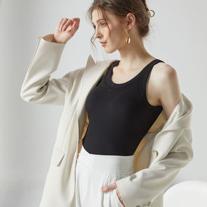 Camiseta sin mangas elegante con silueta esculpida, sin costuras, de tejido acanalado, suave como una pluma, transpirable y ajustada, estilo casual. - Product Image 4