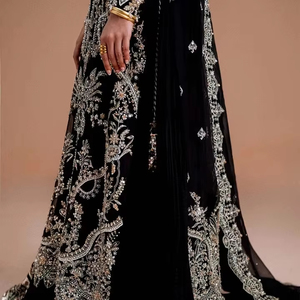 Vestido Anarkali Pakistaní Premium Color Rosa Polvoriento Lavanda, Largo y Escultural, con Hombros Acolchados y Estructurados - Product Image 1