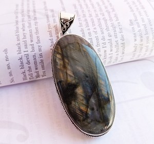 Colgante de Labradorita de Plata de Ley Natural, Collar de Piedras Preciosas Antiguas con Gran Brillo, Estilo Étnico, Joyería Hecha a Mano con Certificación IGI - Product Image 5