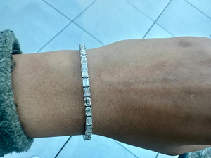 Bracelet chaîne pour femme en alliage plaqué platine avec diamants taille émeraude sertis en canal, style classique - Product Image 2