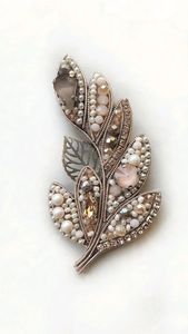 Broches de Diseño LEAF Hechos a Mano con Cuentas de Semillas Bordadas, Broches Personalizados con Cuentas de Semillas y Bordados - Product Image 6