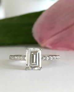 Anillo de Compromiso con Diamante Cultivado en Laboratorio, Corte Esmeralda de 1.25 CT, Chapado en Rodio, Anillo de Boda de Oro de Lujo para Ella, Certificado IGI, Estilo Vintage - Product Image 1