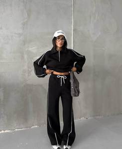 Combinaison noire pour femme, tenue décontractée streetwear avec baskets à capuchon, coupe décontractée, mode urbaine moderne, style quotidien, vêtements d'été - Product Image 3