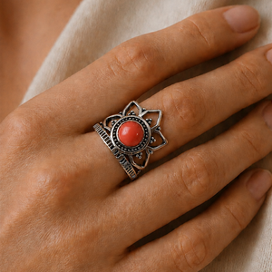 Bague Couronne Corail Rouge Faite à la Main Style Bohème Vintage Lotus Laiton Plaqué Argent/Or Unisexe Pierre Précieuse Légère et Tendance - Product Image 3