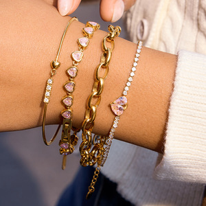 Pulsera de tenis de acero inoxidable con bajo MOQ, chapada en oro PVD de 18K y circonitas en forma de corazón - Product Image 5