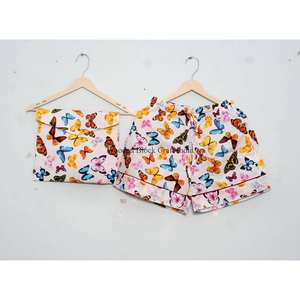 Conjunto de pijama de algodón 100% hecho a mano en India, transpirable, con estampado de mariposas, estilo vintage, ropa de dormir corta para mujer. - Product Image 2