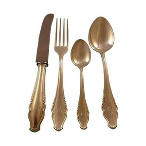 El juego de cubiertos de mayor tendencia combina una mezcla atemporal de tradición y elegancia, elevando instantáneamente las comidas cotidianas a un nivel ritual. - Product Image 1