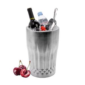 Cubo de hielo metálico de doble pared, perfecto para uso en hoteles de lujo, resorts y restaurantes de alta gastronomía. - Product Image 6