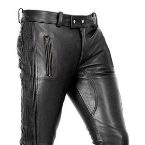 Pantalon Moto Homme Personnalisé en Cuir Noir Respirant Imprimé Sérigraphié Coupe Droite Braguette Zippée Détail Rivets Multi-Poches Décontracté - Product Image 4