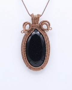 Collar de espinela negra natural con colgante envuelto en alambre de cobre |   Joyería de Piedras Preciosas Hecha a Mano - Product Image 1