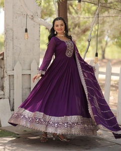 Collections de robes Anarkali en tissu imitation fleurie pour les mariages et les festivals indiens, avec de riches sequins et broderies. - Product Image 1