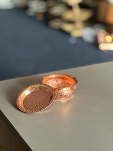 Ensemble de 2 tasses en cuivre pur gaufré avec un design contemporain, portables pour un usage domestique - Product Image 3
