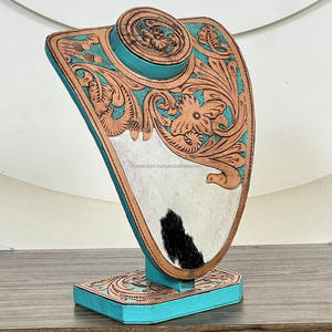 Expositor de Joyería de Cuero Vacuno Repujado a Mano Estilo Western Vintage con Diseño Floral de Cuero Turquesa para Presentación de Collares - Product Image 5