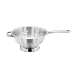 Coladores de acero inoxidable plateado de alta calidad, ideales tanto para cocinas domésticas como para entornos comerciales de servicio de alimentos. - Product Image 5