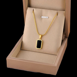 สร้อยคอเงินแท้ 925 ชุบเงิน รุ่น Jewelux Jxl57 สำหรับทั้งชายและหญิง ดีไซน์แบบ Cuban พร้อมจี้ตัวอักษรประดับเพชร Moissanite คุณภาพส่งออก รับรองโดย IGI - Product Image 4