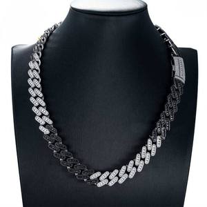 Chaîne cubaine Hip Hop en argent sterling 925 plaqué rhodium, bicolore noir et blanc, avec moissanite VVS 15 mm certifiée GRA, style glacé, idéale comme cadeau - Product Image 1