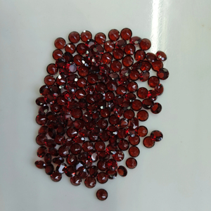 โกเมนสีแดงธรรมชาติ 5 มม. ทรงกลมเจียระไนแบบบริลเลียนท์ คุณภาพดีที่สุด พลอยเม็ดเดี่ยวสำหรับทำเครื่องประดับ - Product Image 3