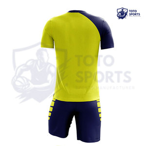 Vêtements de sport de haute qualité, performance supérieure, tissu polyester léger, doux et respirant, meilleur service, design personnalisé, uniforme de football - Product Image 2