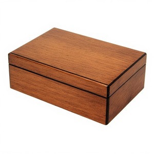 Étui à cigares en bois massif artisanal de qualité supérieure, conçu pour un rangement sécurisé et un transport élégant de la collection de cigares fins de qualité supérieure. - Product Image 6
