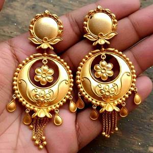 Pendientes Redondos Florales Tradicionales de Oro de 22k, Joyería Nupcial del Templo del Sur de la India - Product Image 3