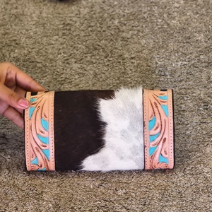 Nueva Cartera de Piel Vacuna con Diseño Floral Occidental, Anti-Robo, con Correa para la Muñeca, Tallada a Mano, con Cierre de Cremallera, Multiusos - Product Image 4