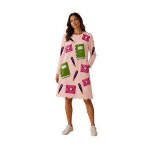Robe longue ample pour femme, rose clair uni, à col rond, avec motif cahiers et crayons, à manches longues et ourlet festonné, vente en gros - Product Image 1