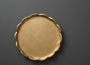 Plateau de service rond en métal festonné de luxe, doré, avec pieds sphériques, pour centre de table, décoration d'événements et de fêtes - Product Image 2