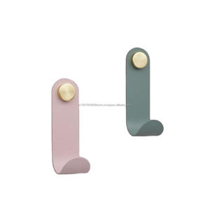 Ensemble de deux crochets muraux d'accent multicolore disponible ensemble de porte-clés et de crochets en tissu de serviette coloré le plus tendance élégant et simple - Product Image 1