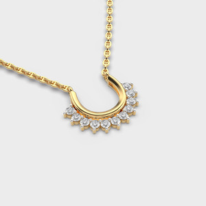 Collar Clásico con Colgante de Herradura en Oro Amarillo con Diamantes Redondos de Corte Brillante Engastados en Cadena Figaro, Unisex para Uso Diario - Product Image 3